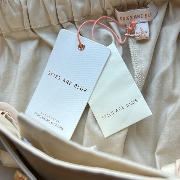 BUCKLED BELTED SHORTS WITH POCKETS - Picture 10 of 11